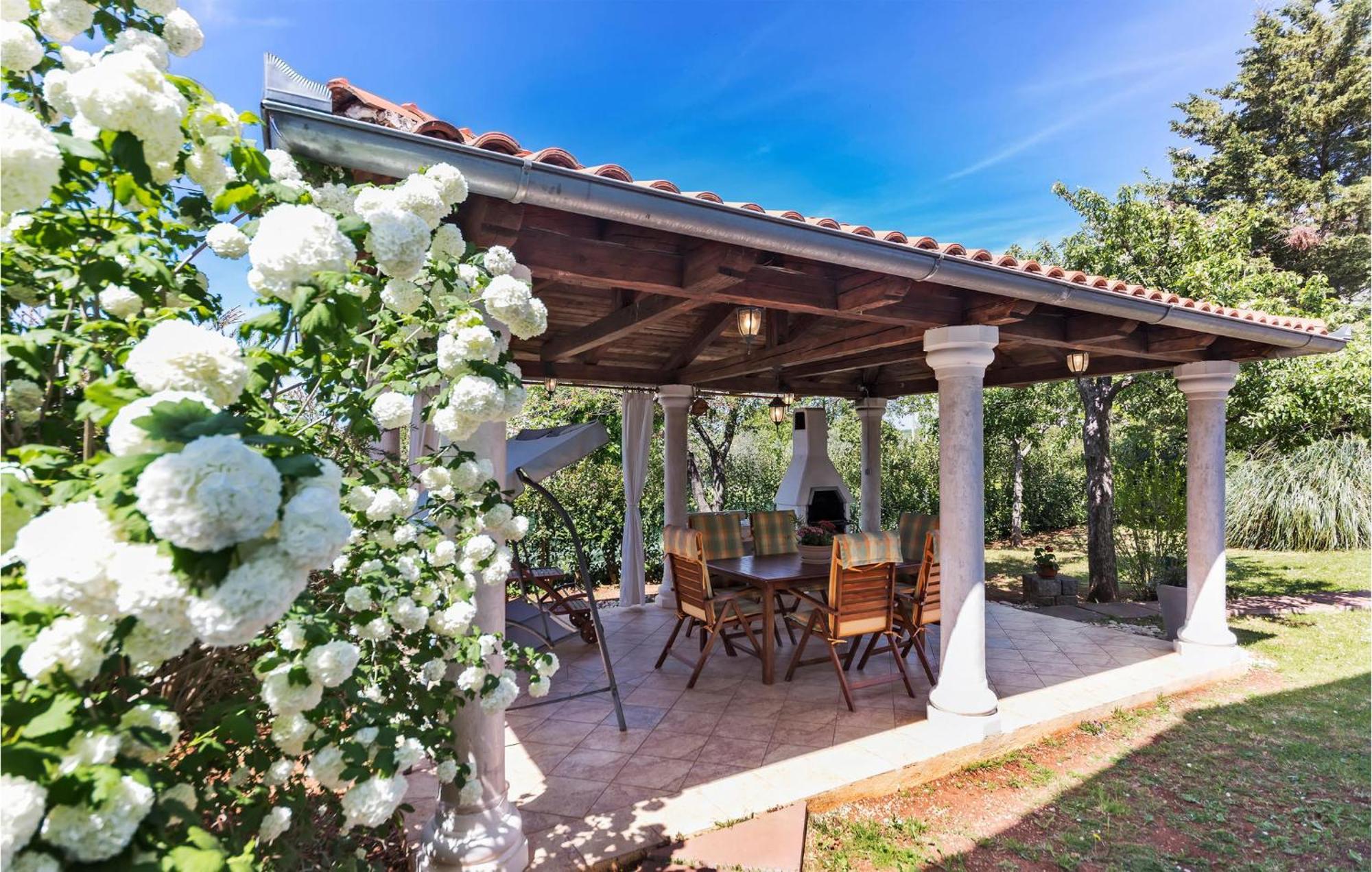 2 Bedroom Beautiful Apartment In Valtura Εξωτερικό φωτογραφία